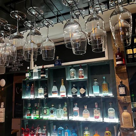 The Vale Hotel クリクレード エクステリア 写真