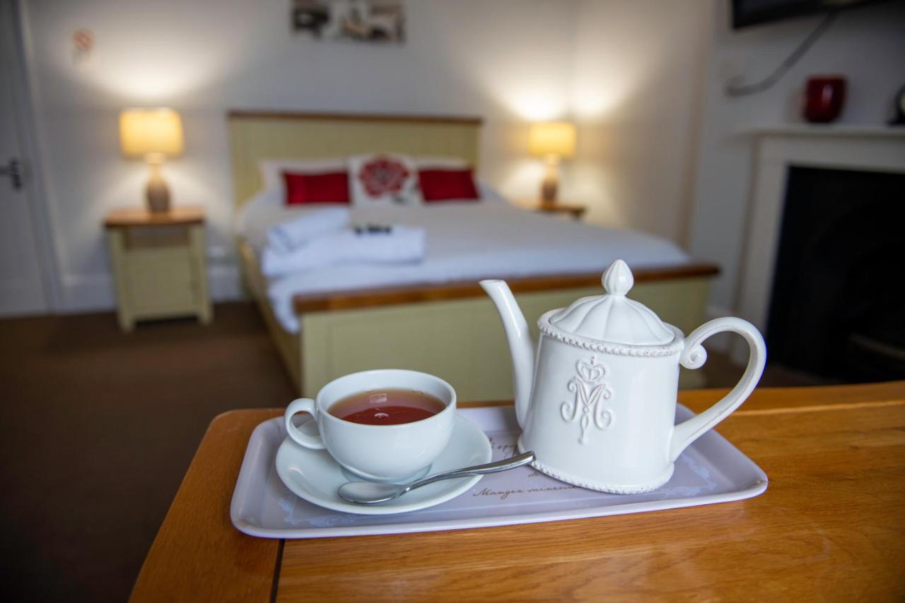 The Vale Hotel クリクレード エクステリア 写真