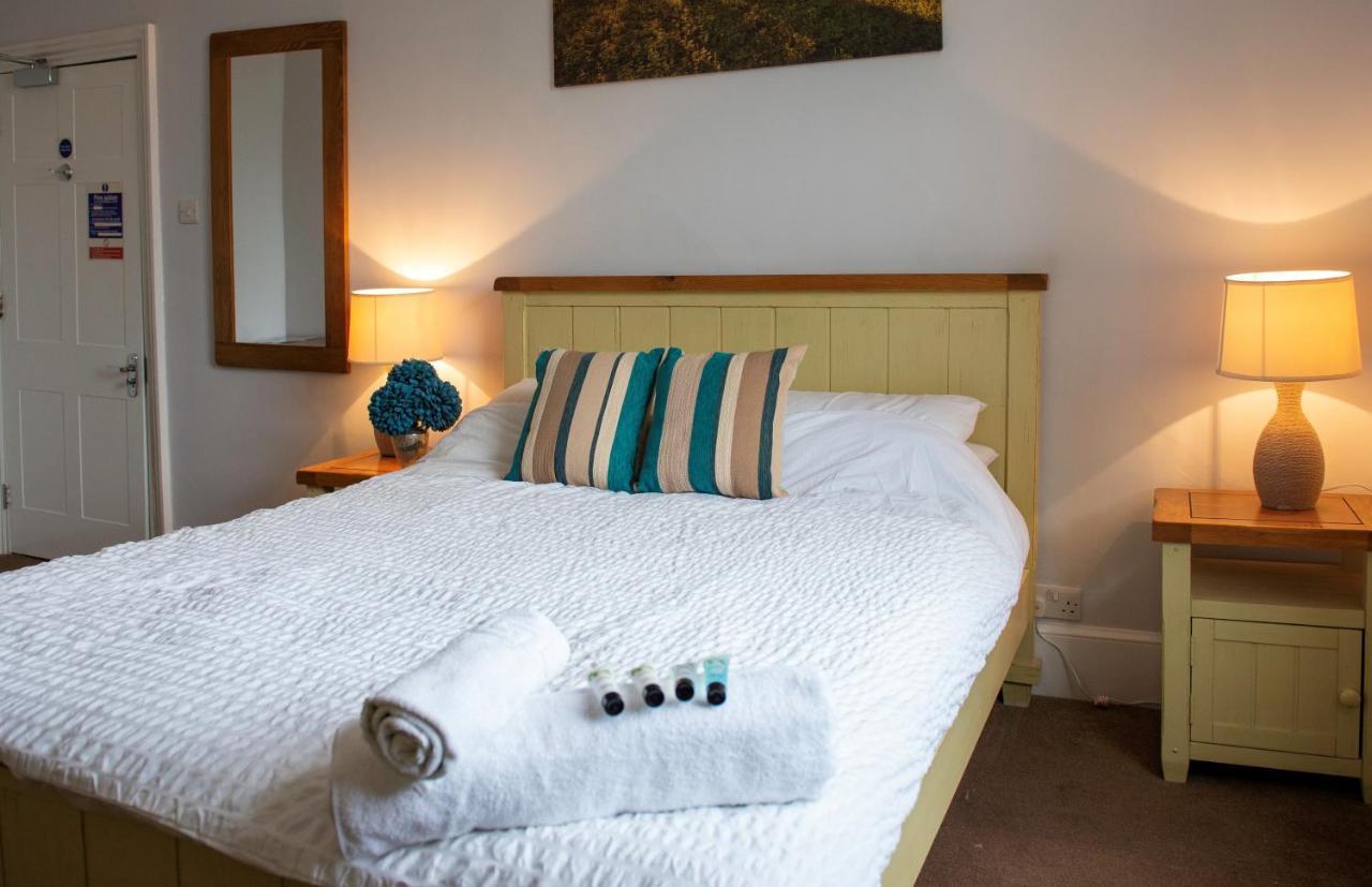 The Vale Hotel クリクレード エクステリア 写真