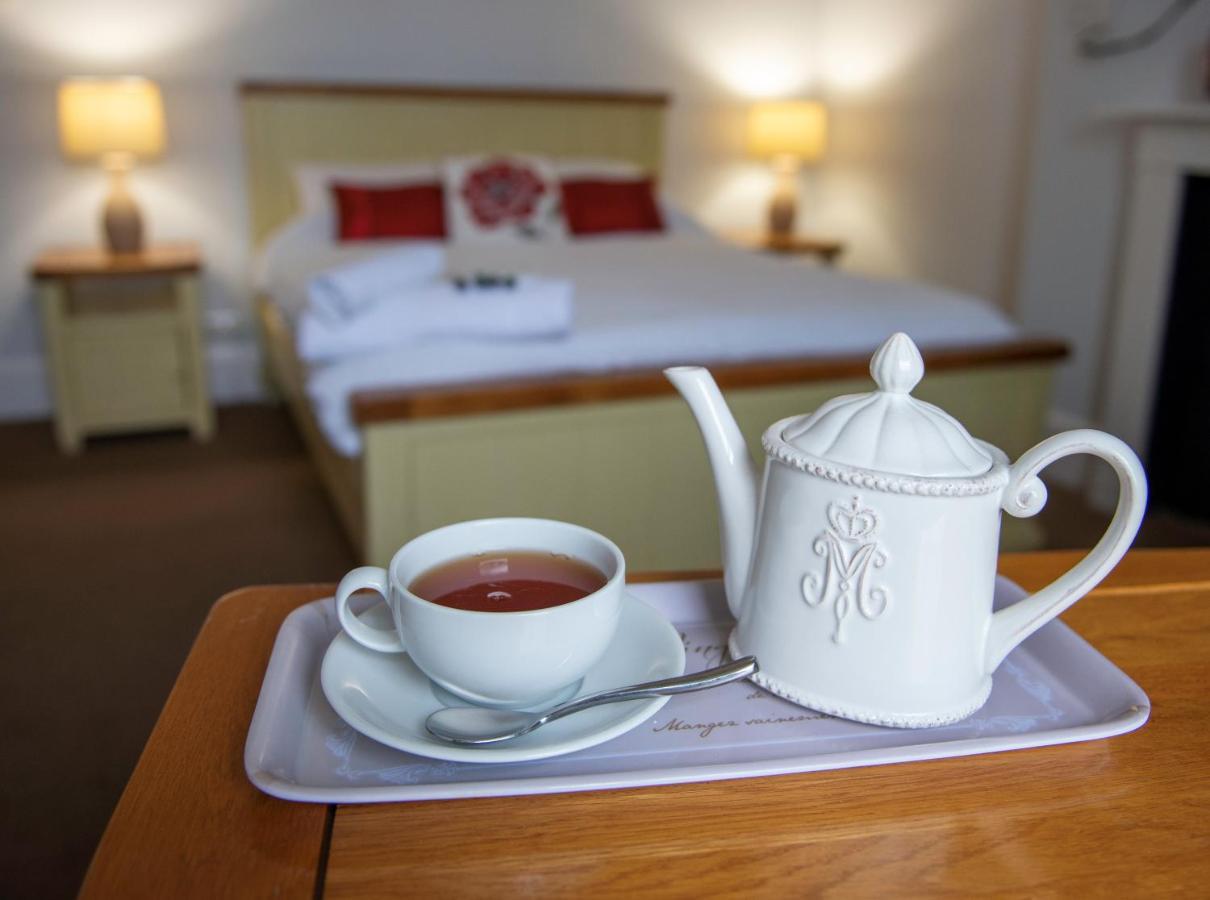 The Vale Hotel クリクレード エクステリア 写真