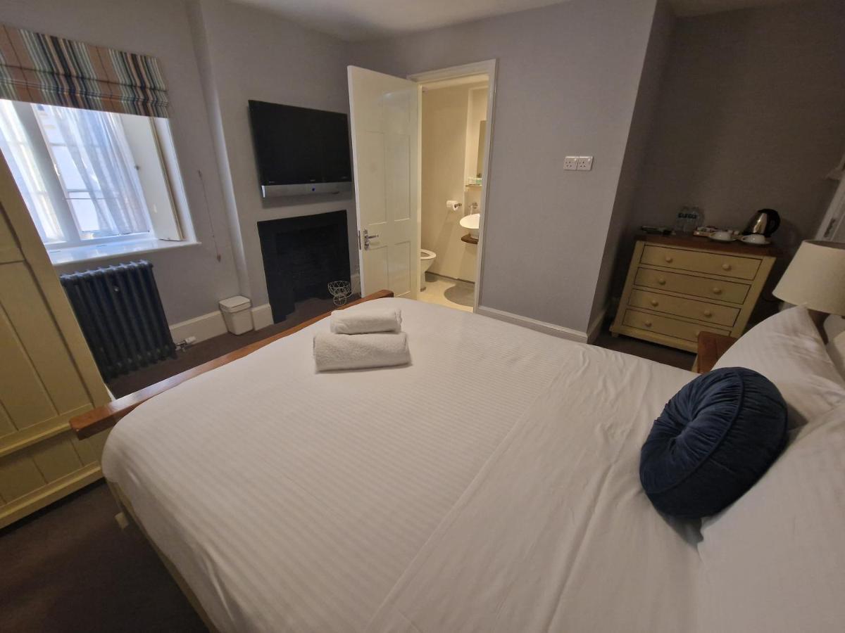 The Vale Hotel クリクレード エクステリア 写真