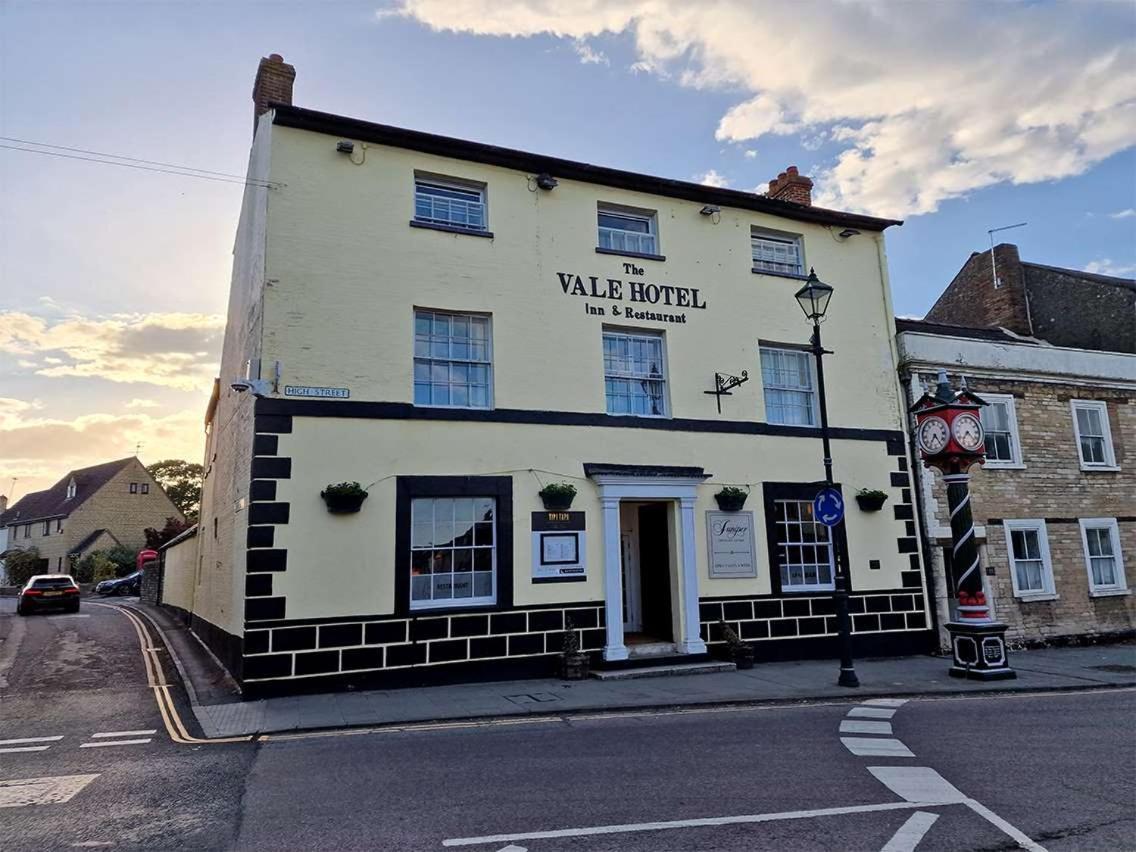 The Vale Hotel クリクレード エクステリア 写真