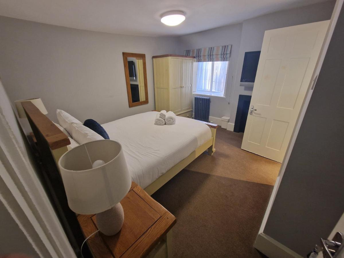 The Vale Hotel クリクレード エクステリア 写真