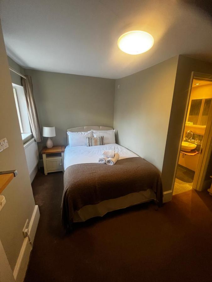 The Vale Hotel クリクレード エクステリア 写真