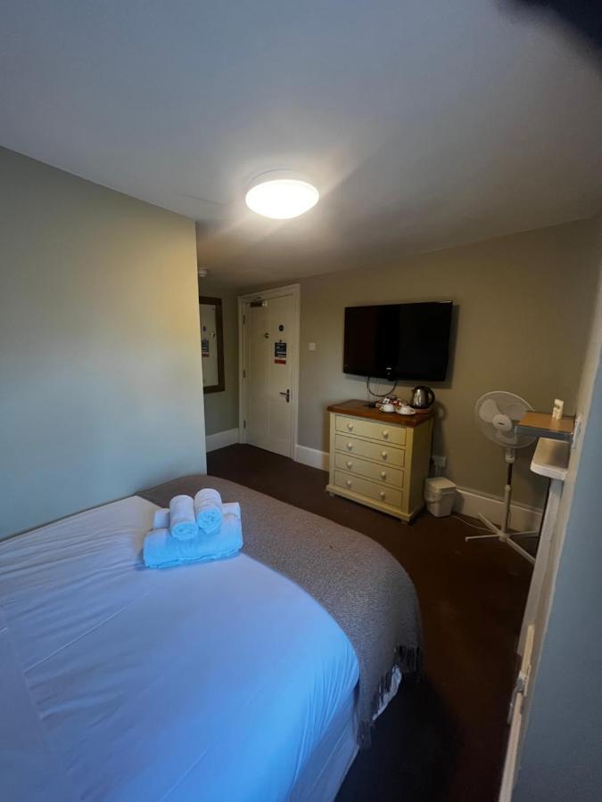 The Vale Hotel クリクレード エクステリア 写真