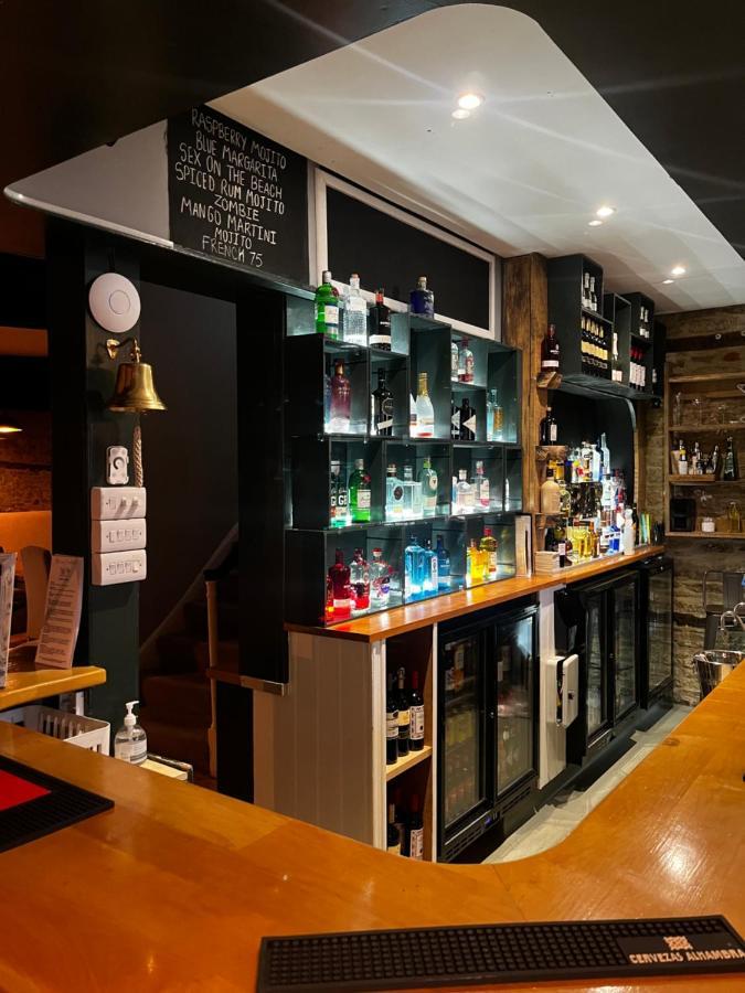 The Vale Hotel クリクレード エクステリア 写真
